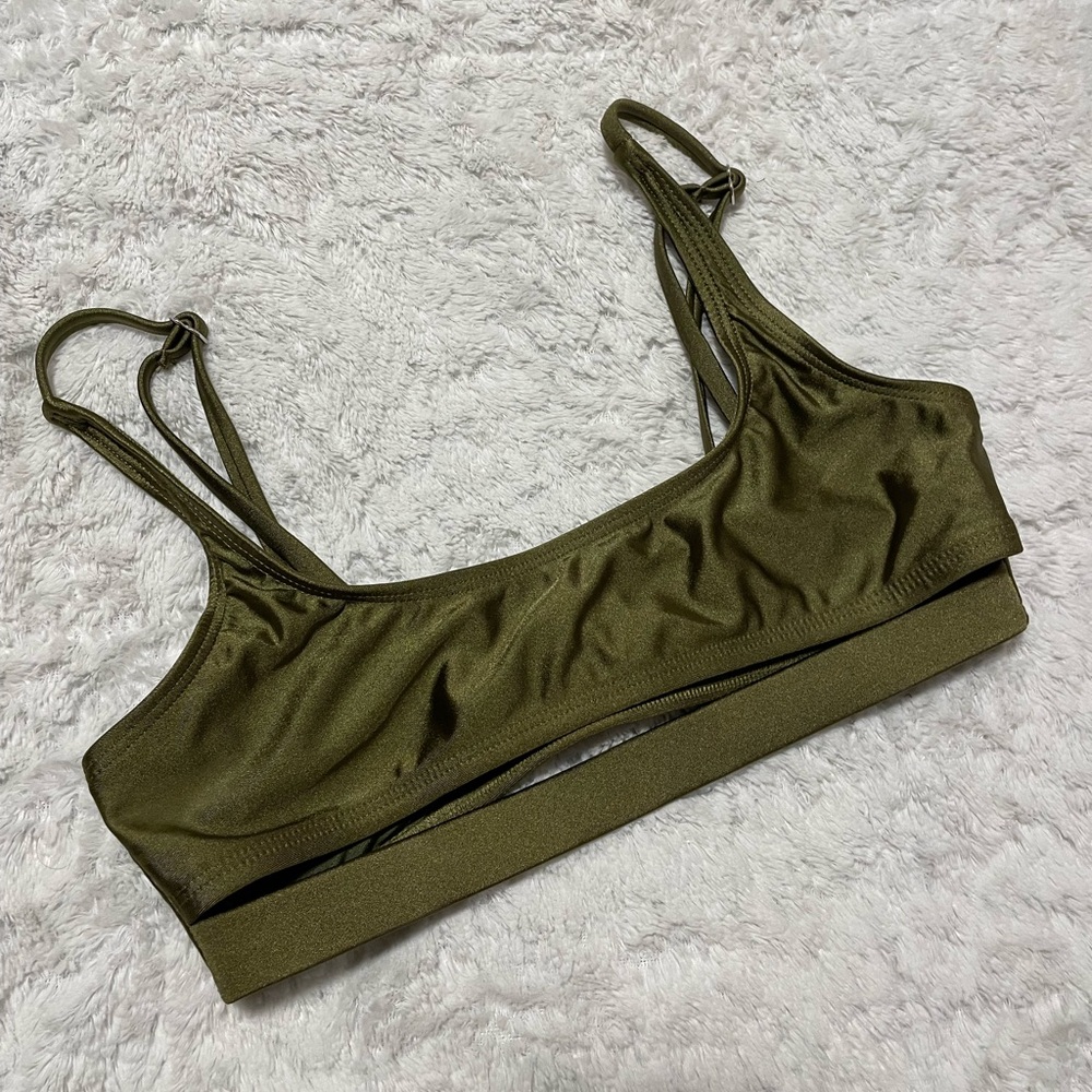 NWOT💚Ris-K Swim Cutout Bikini Top